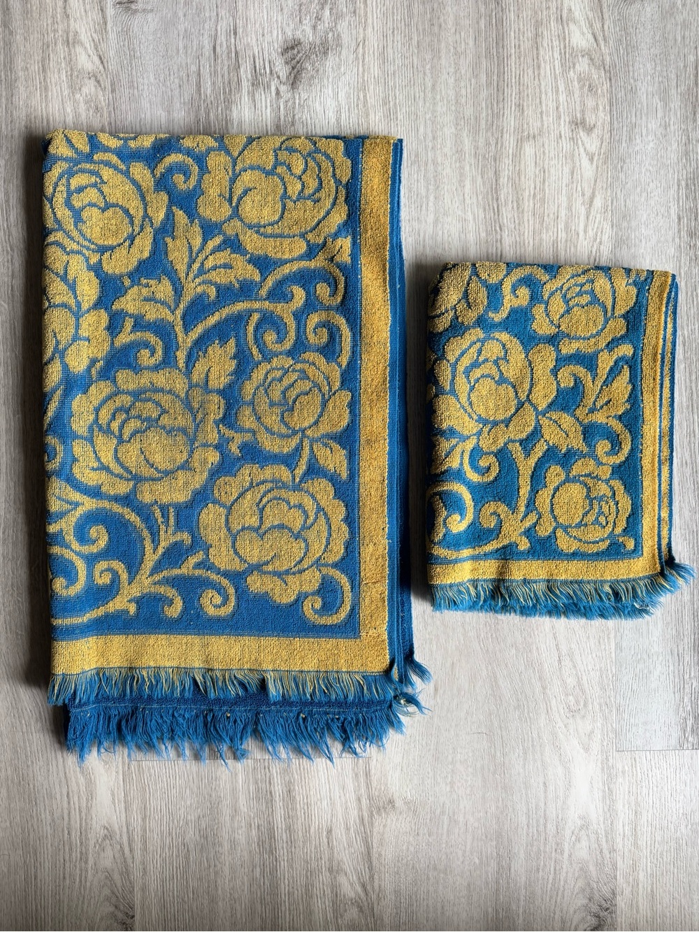 Vintage MCM Fieldcrest Blue & Yellow Floral Rose Print Retro 60’s Towel Set 2PC